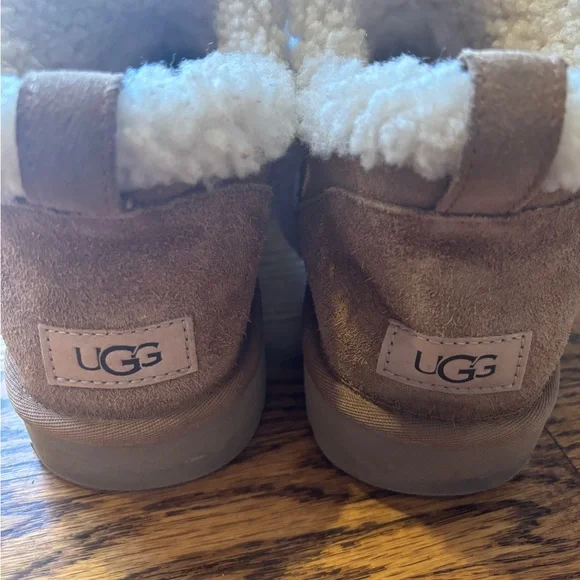 UGG Classic Ultra Mini Spillseam Genuine Shearling Bootie - Picture 5 of 6